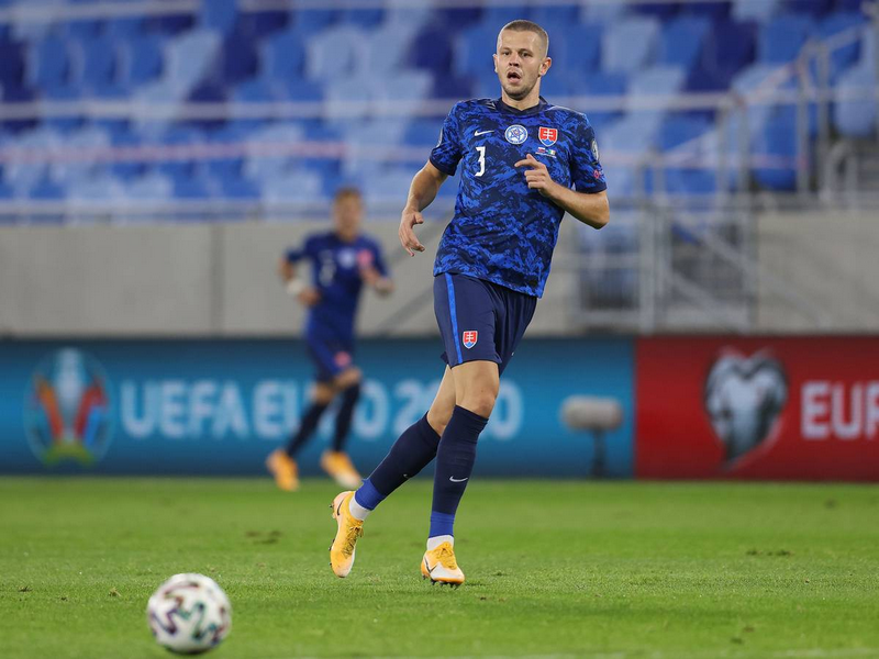 Cầu thủ Slovakia tại Euro 2021 dương tính với COVID-19 1