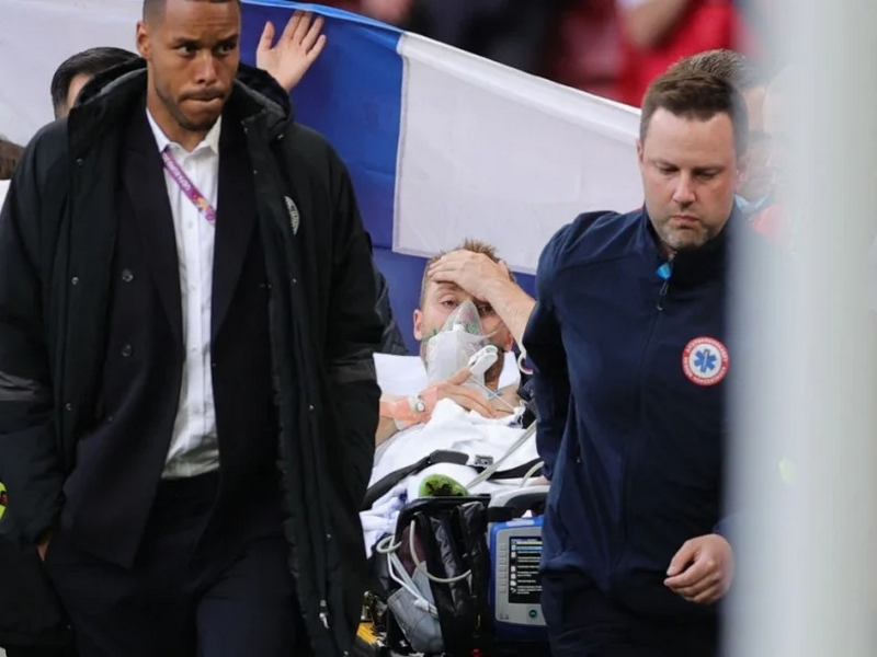 Eriksen đột quỵ ngay trên sân bóng Euro 2021 khiến người hâm mộ lo lắng 1
