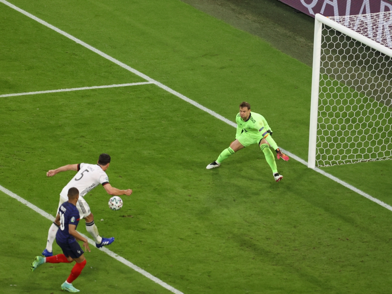 Hummels 'giúp' Euro 2021 san bằng kỷ lục về số bàn phản lưới