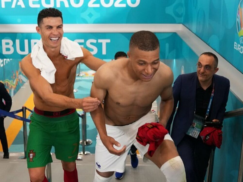 Lộ nghi vấn Ronaldo 'chỉ đạo' Benzema đá ma giúp BĐN vào vòng 1/8 Euro 2021 1