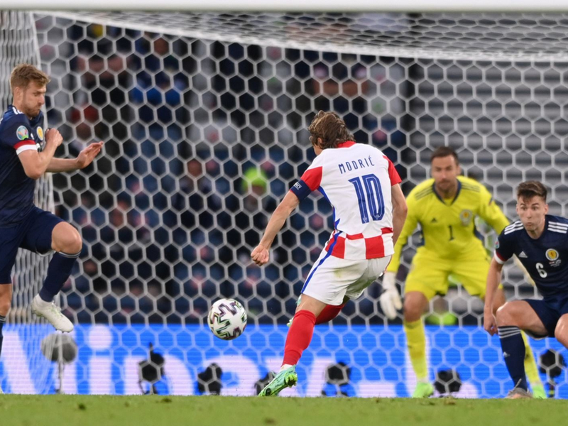 Luka Modric lập siêu phẩm trivela làm tung lưới Scotland ở vòng bảng EURO 2021 1