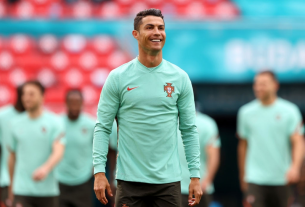 Ronaldo công khai ‘dằn mặt’ UEFA tại EURO 2021