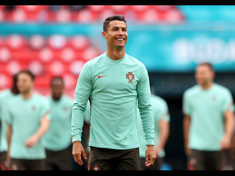 Ronaldo công khai ‘dằn mặt’ UEFA tại EURO 2021