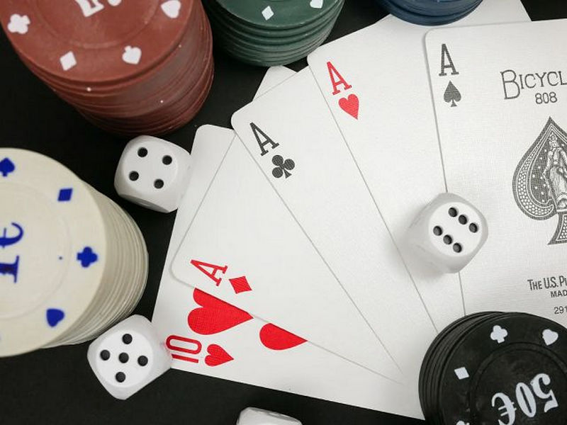 Tìm hiểu khái niệm về Odd, Out, Pot Odd cơ bản trong Poker