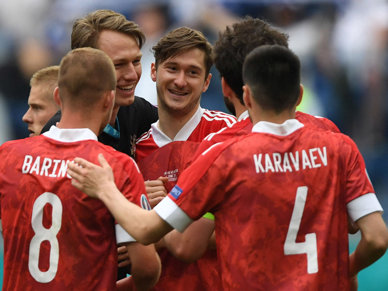 Tuyệt phẩm cứa lòng giúp Nga vươn lên ngôi nhì bảng B Euro 2021