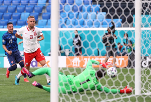Xuất hiện thẻ đỏ đầu tiên ở EURO 2021, Ba Lan thất bại đau trước Slovakia