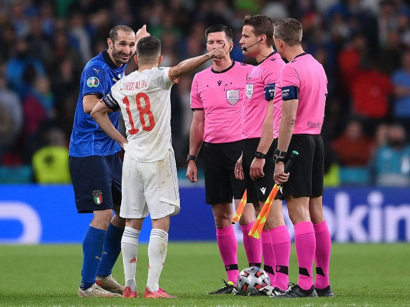 Chiellini khẳng định không dùng ‘tiểu xảo’ với Jordi Alba trước loạt sút luân lưu tai bán kết Euro 2020