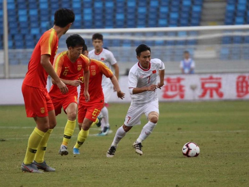 'ĐT Trung Quốc mỉa mai bóng đá Việt Nam nghèo, vậy họ giàu đã làm được gì?"