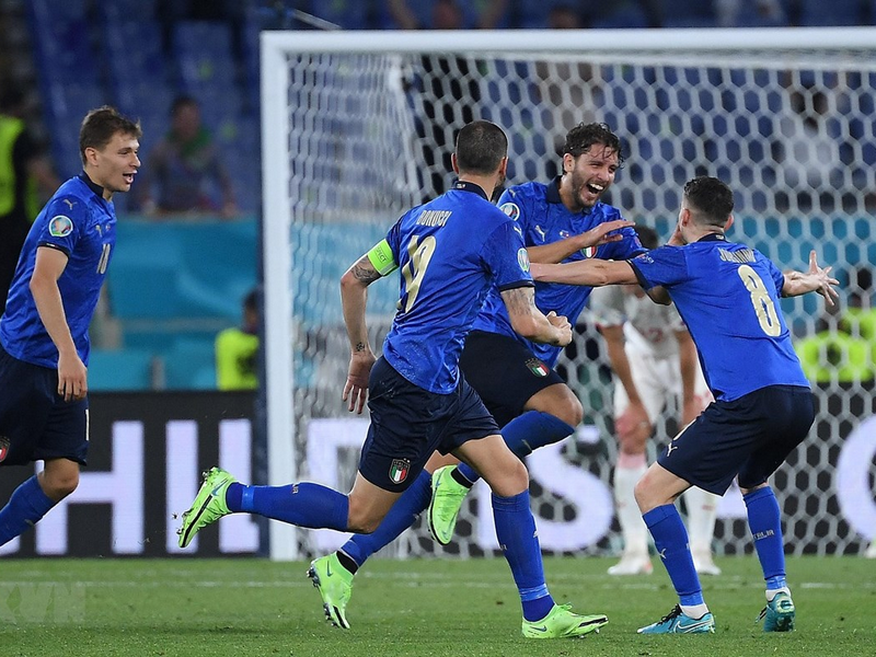 HLV Jurgen Klinsmann: "Ý đang trình diễn thứ bóng đá thuộc loại tốt nhất tại Euro 2021" 1
