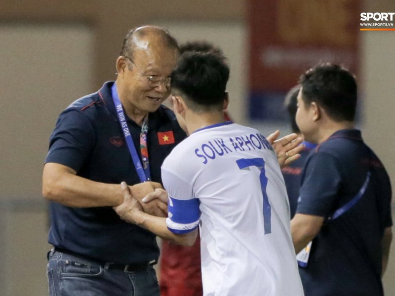 Ngôi sao tuyển Lào: 'Chắc chắn Việt Nam thắng Trung Quốc, vào thẳng World Cup 2022'