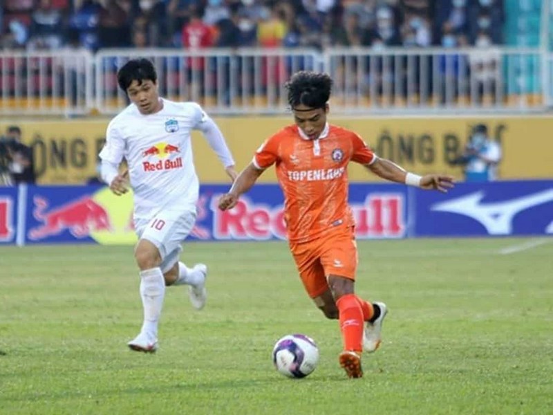 Truyền thông Trung Quốc tò mò về cầu thủ từng đá phủi được gọi lên ĐTQG Việt Nam 1