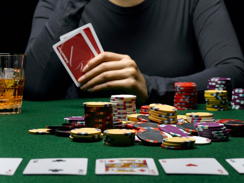 Bật mí những thủ thuật chơi poker online