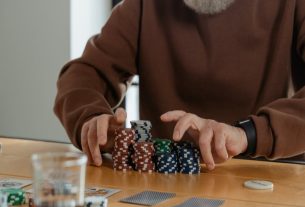Hướng dẫn cách chơi tournament freeroll trong poker