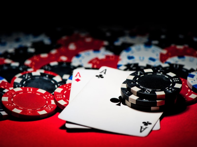 Hướng dẫn cách tính odds và outs chuẩn xác trong trò poker